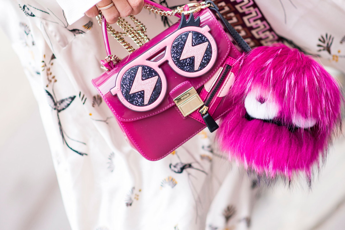 Street fashion: buty i akcesoria gości na pokazach SS17