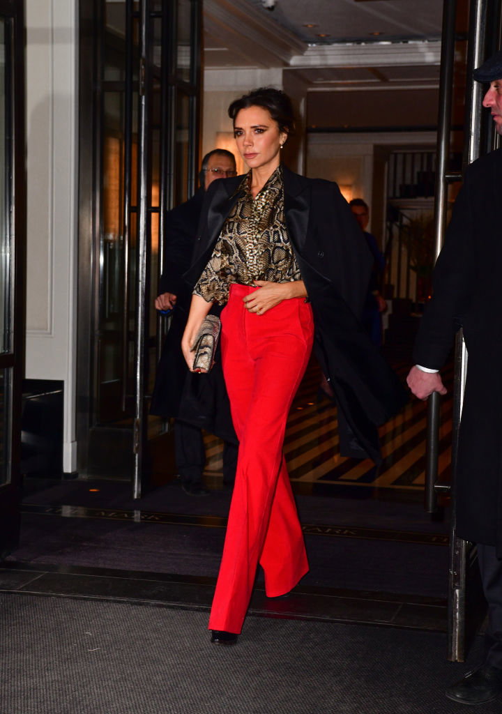 Victoria Beckham w czerwonych spodniach [ELLE Spy]