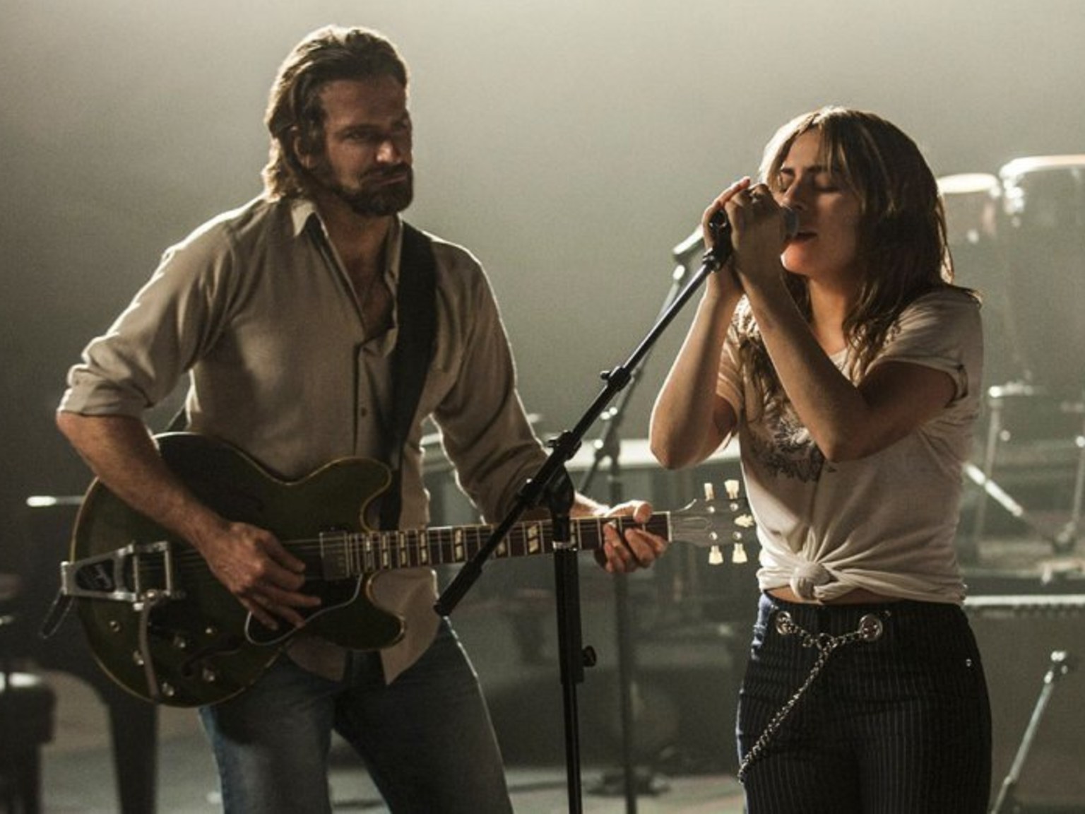 Lady Gaga i Bradley Cooper zaśpiewają Shallow na żywo podczas gali Oscary 2019
