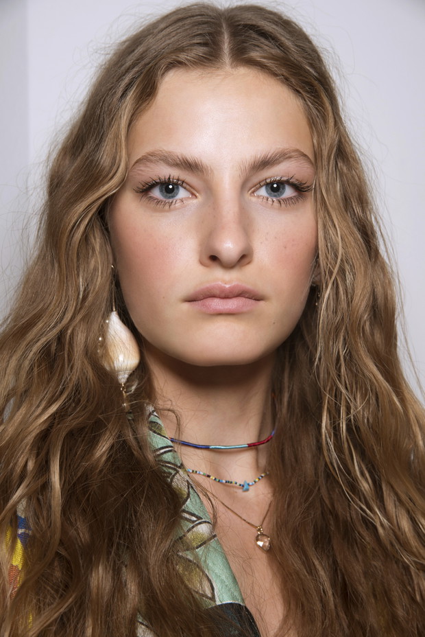 Modna fryzura trendy wiosna-lato 2019