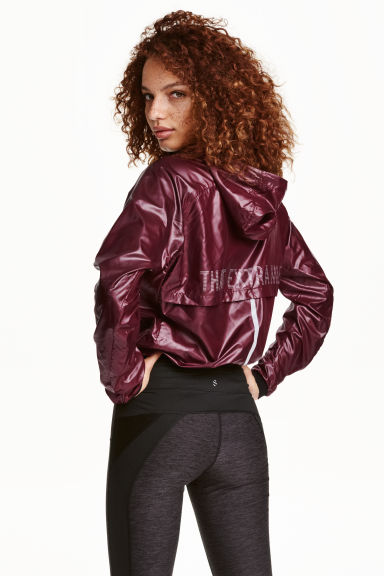 Przegląd kolekcji sportowych jesień-zima 2016/2017, wiatroszczelna kurtka H&M, 149.90 zł