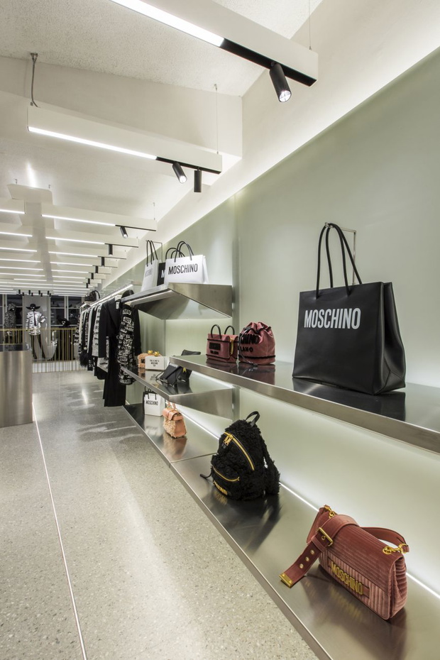 nowy-butik-moschino-w-paryzu6-e47be15