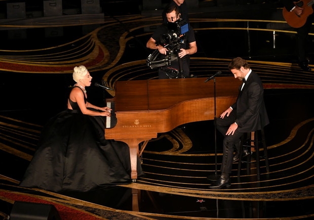 Oscary 2019: Lady Gaga i Bradley Cooper zaśpiewali Shallow. Zobacz ich występ