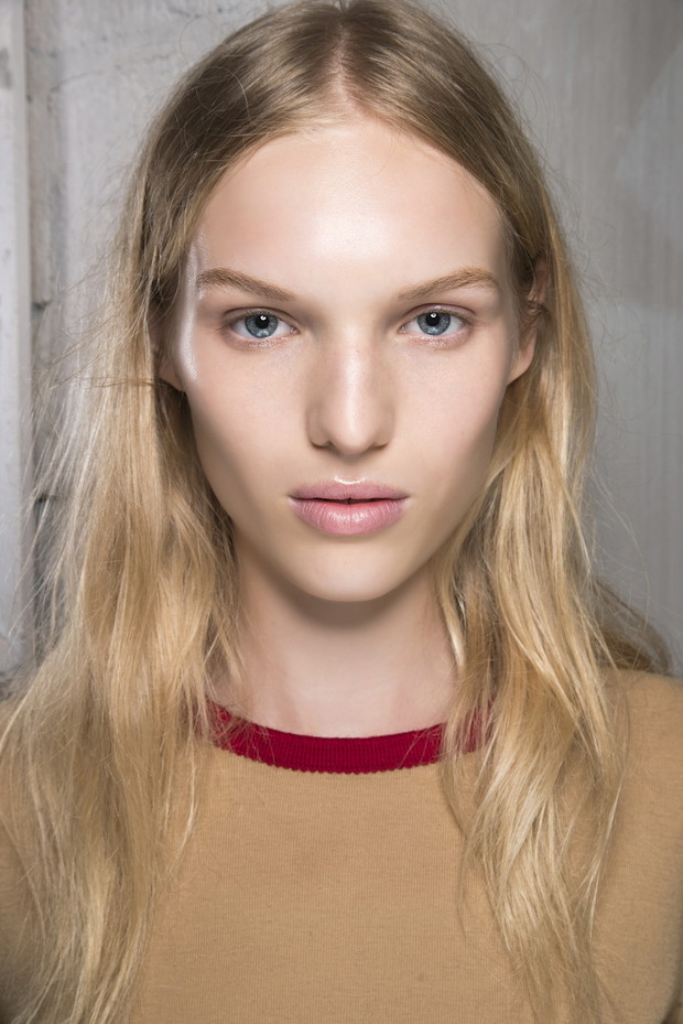 Modne fryzury - trendy 2017, pokaz Burberry