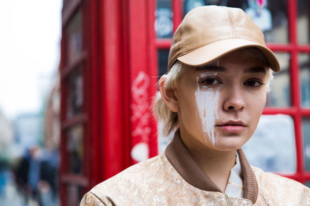 Modne nakrycia głowy street fashion