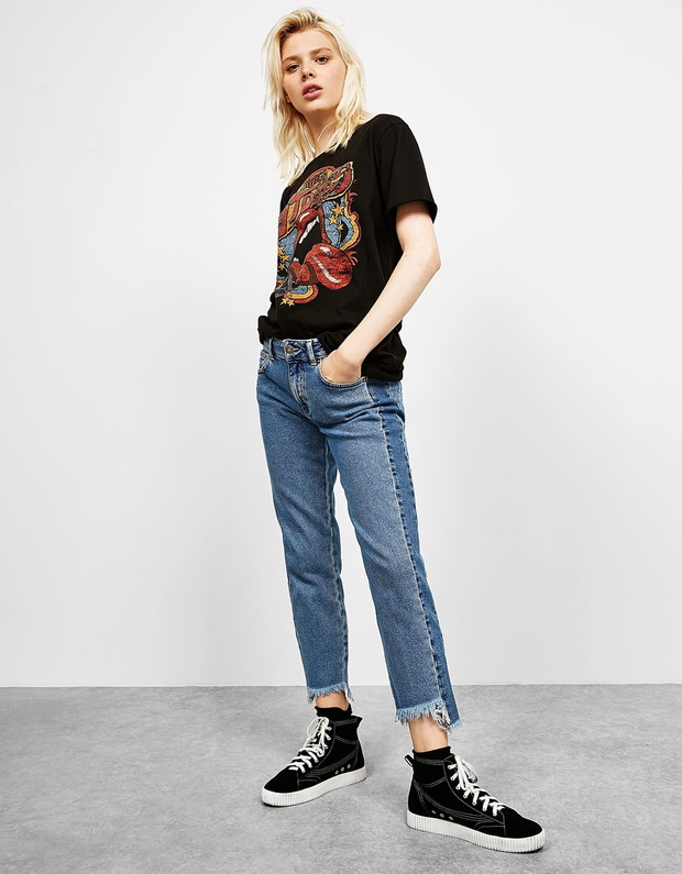 Black Friday: Bershka, dżinsy o fasonie relaxed fit z bocznym panelem, 65,50 ze 139 zł
