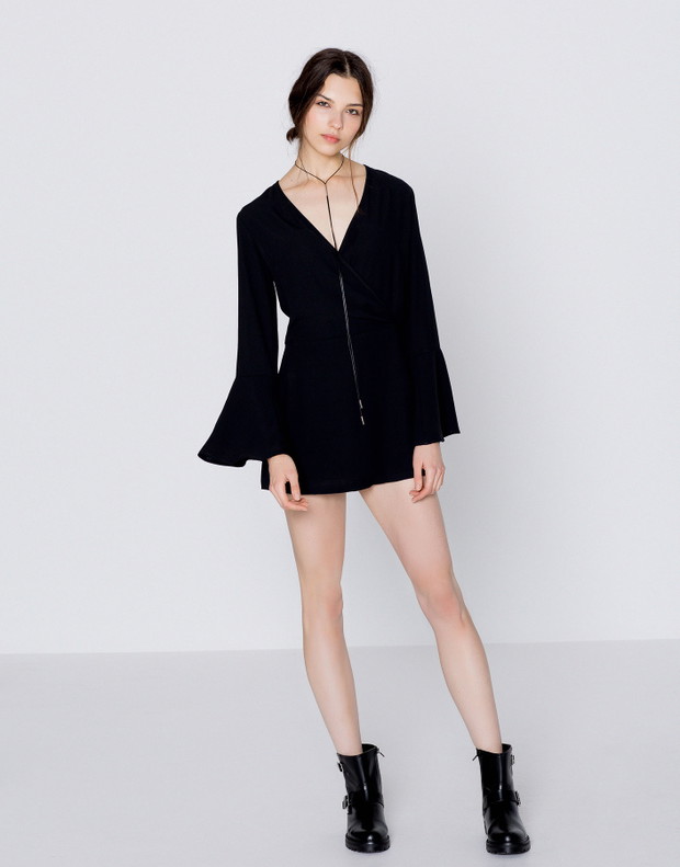 Black Friday: Pull & Bear, sukienka-kombinezon z wycięciami, 110,90 ze 139 zł