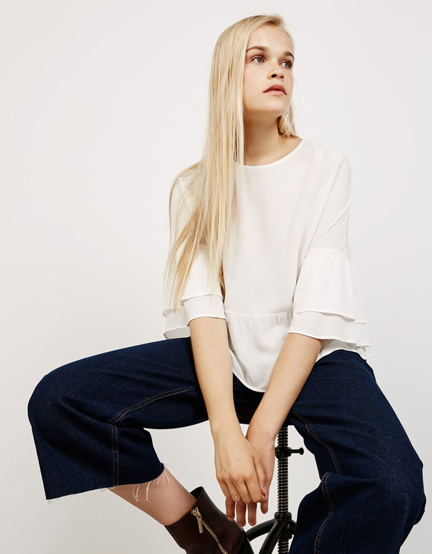 Black Friday: Bershka, koszula z falbankami przy rękawie 3/4, 55,90 zł  z 79,90 zł