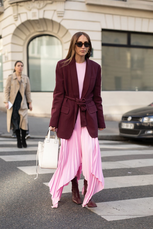 Street Style - Paris Fashion Week Womenswear Fall/Winter 2019/2020 : Day Two