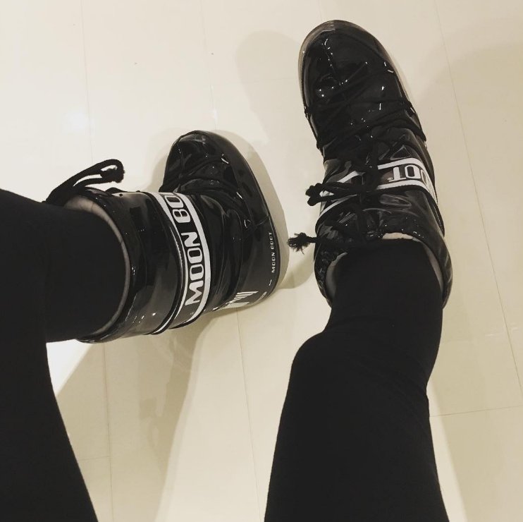 Moon boot - czy ktoś, to jeszcze nosi? Fot. instagram.com/enguzelsenol