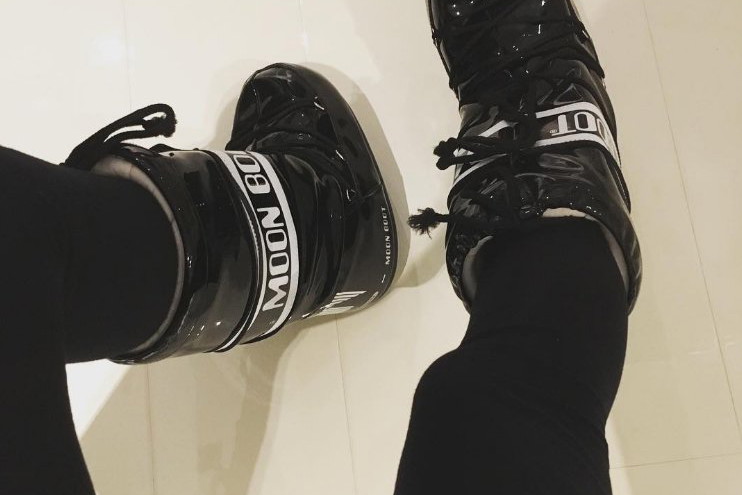 Moon boot - czy ktoś, to jeszcze nosi? Fot. instagram.com/enguzelsenol