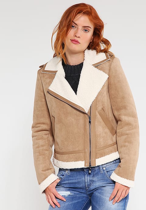 Modny kożuch - gdzie to kupić? Armani Jeans/Zalando, 1322.30 zł
