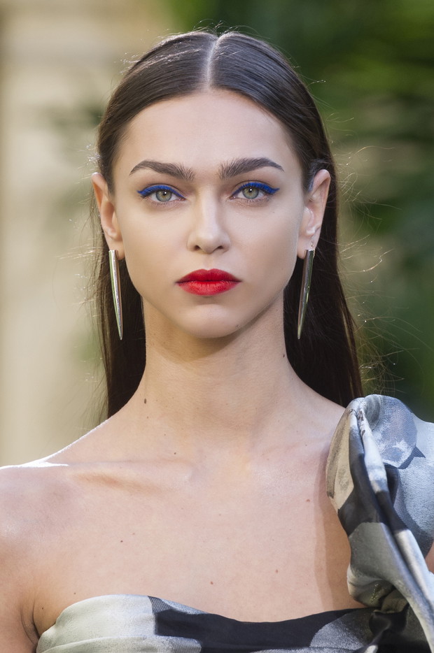 Fryzury z prostych włosów, Galia Lahav
