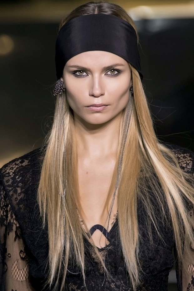 Fryzury z prostych włosów, H&M