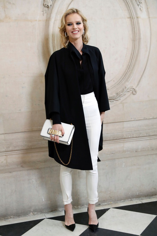 Gwiazdy na pokazach mody haute couture wiosna-lato 2017: Eva Herzigova na pokazie Dior