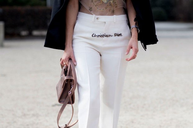 Street fashion: buty i akcesoria gości na pokazach haute couture SS17