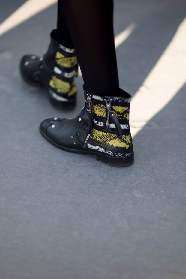 Street fashion: buty i akcesoria gości na pokazach haute couture SS17