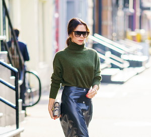 Victoria Beckham w butach odkrywających palce