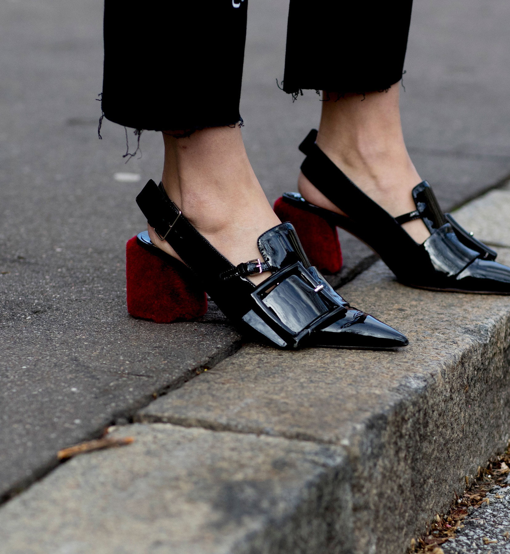 Street fashion: buty i akcesoria gości na tygodniach mody j-z 2017/18