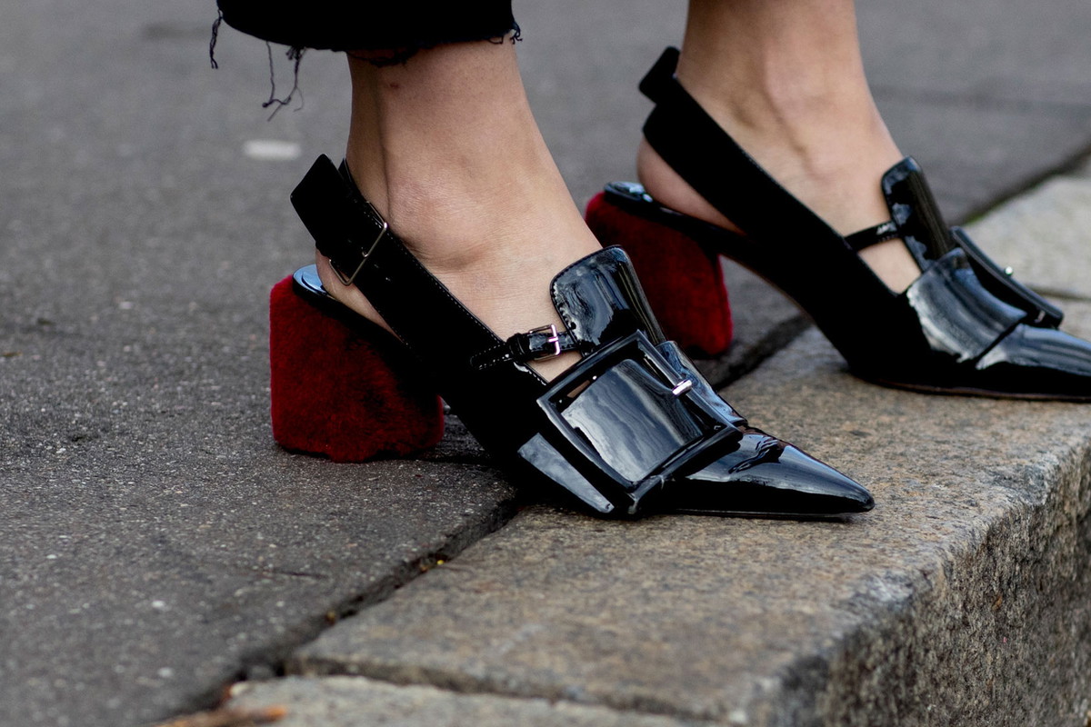 Street fashion: buty i akcesoria gości na tygodniach mody j-z 2017/18