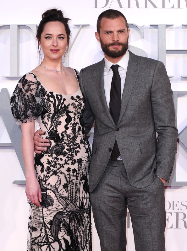Dakota Johnson i Jamie Dornan na premierze filmu "Ciemniejsza strona Greya" w Londynie, 9