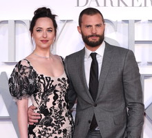 Dakota Johnson i Jamie Dornan na premierze filmu "Ciemniejsza strona Greya" w Londynie, 9