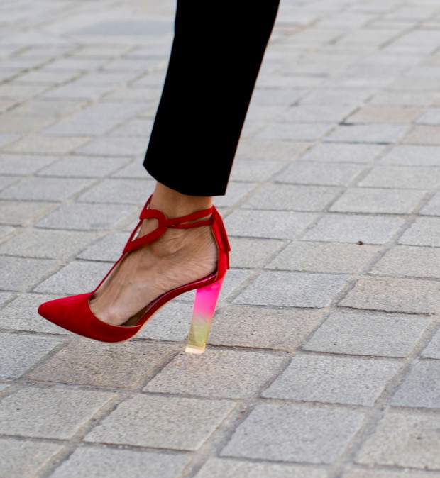 Street fashion: buty i akcesoria gości na tygodniach mody j-z 2017/18