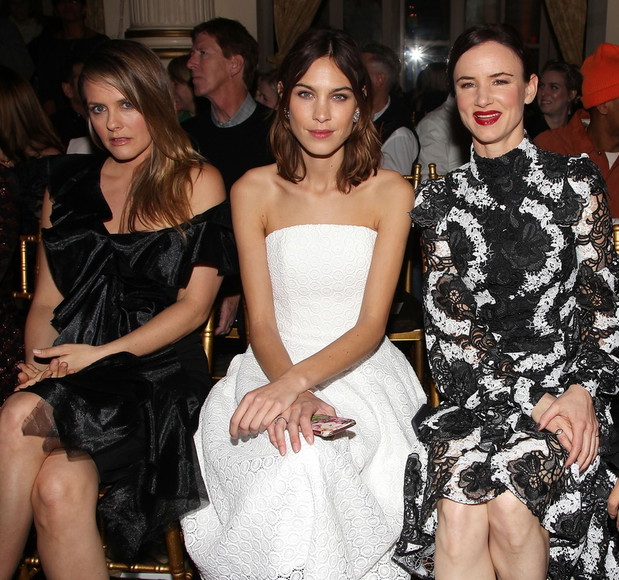 Alicia Silverstone, Alexa Chung i Juliette Lewis na pokazie Christian Siriano