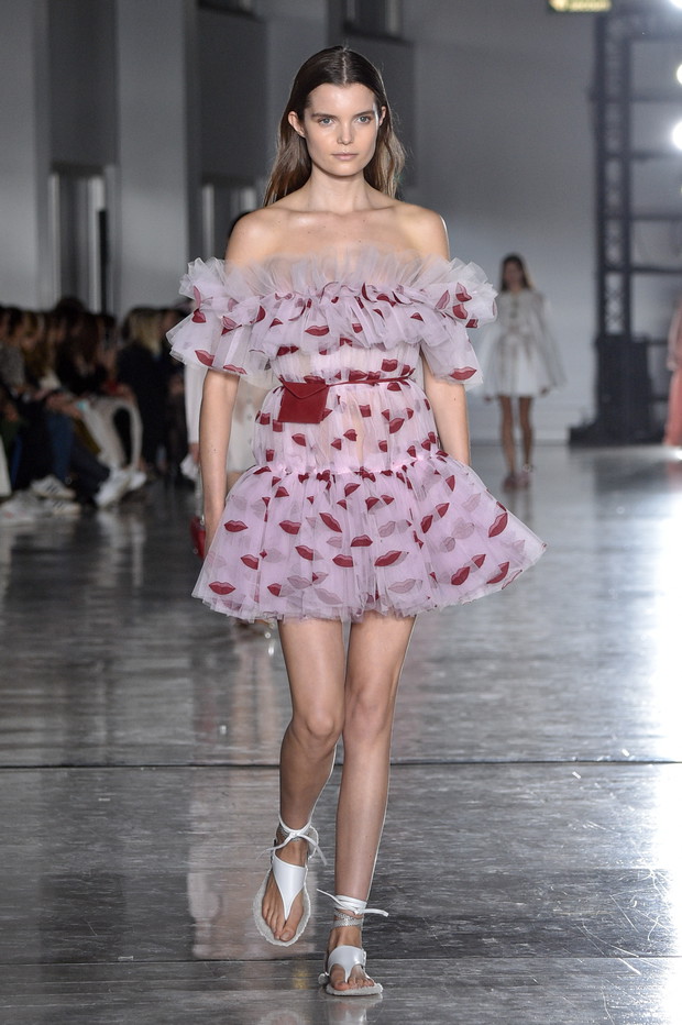 Sylwetka z kolekcji Giambattista Valli