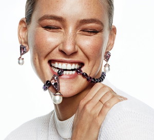 Bar Refaeli na okładce marcowego ELLE Spain