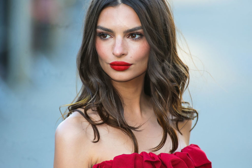 To ulubiony kosmetyk modelek. Czego używa Emily Ratajkowski i Rosie Huntington-Whiteley do demakijażu? Ceny zaczynają się od 15 zł!