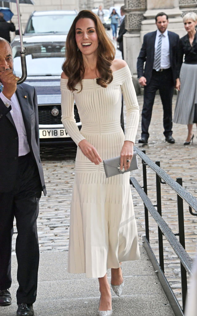 Kate Middleton w olśniewającej białej sukni na gali fundacji Action on Addiction [ELLE Spy]