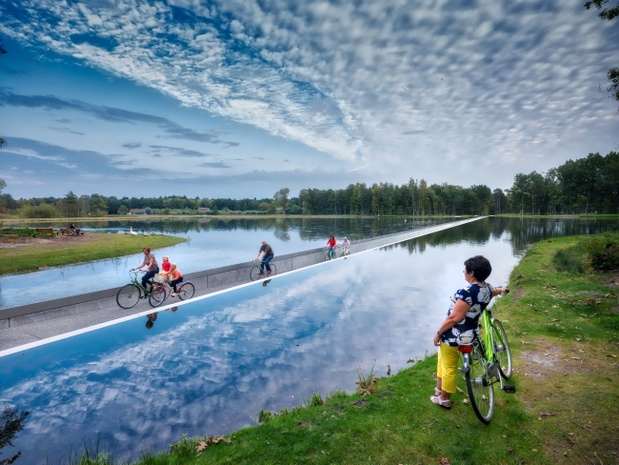fietsen doorhet water