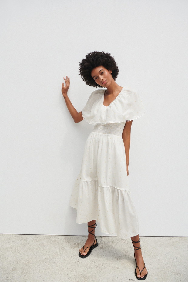 Zara, sukienka z tkaniny plumeti z haftem, 249 zł