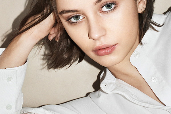 Iris Law w kampanii kosmetyków Burberry "The Essentials"