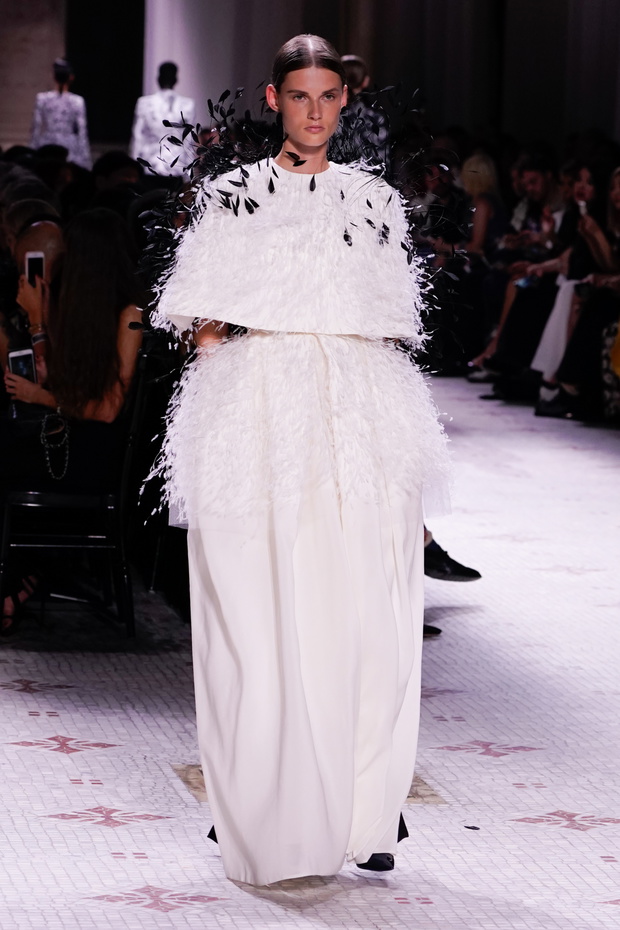 Givenchy : Runway - Paris Fashion Week - Haute Couture Fall/Winter 2019/2020