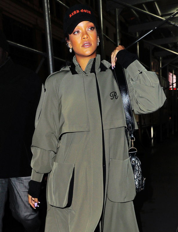 Rihanna w czapce MISBHV!