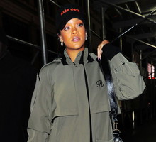 Rihanna w czapce MISBHV!