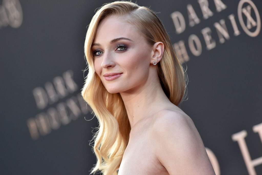 Suknia ślubna Sophie Turner - mamy jej zdjęcia. Aktorka wyglądała przepięknie