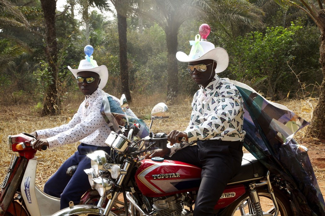 Kenzo otwiera wystawę o kulturze Nigerii