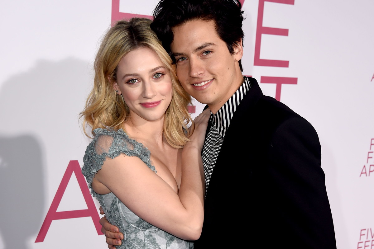 Cole Sprouse i Lili Reinhart na premierze filmu "Five Feet Apart", 2019 rok.