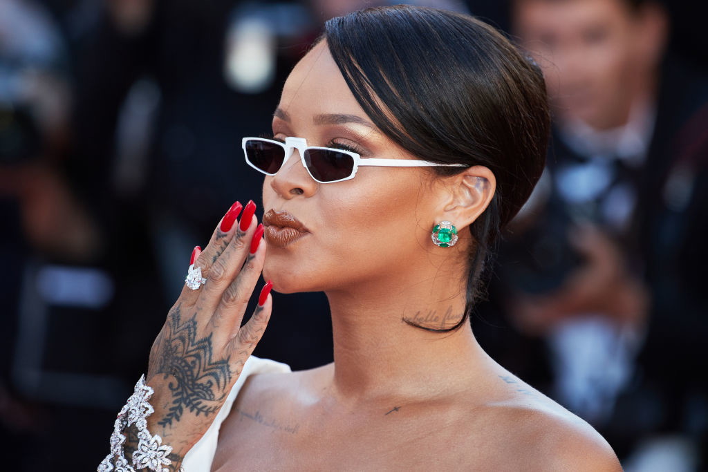 Rihanna uczestniczy w pokazie filmu „Okja” podczas 70. dorocznego Festiwalu Filmowego w Cannes w Palais des Festivals 19 maja 2017 r. w Cannes.