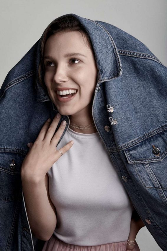 millie-bobby-brown-w-kampanii-pandora1-c51323a