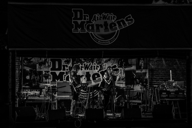 ziela-scena-dr-martens-eff91a4