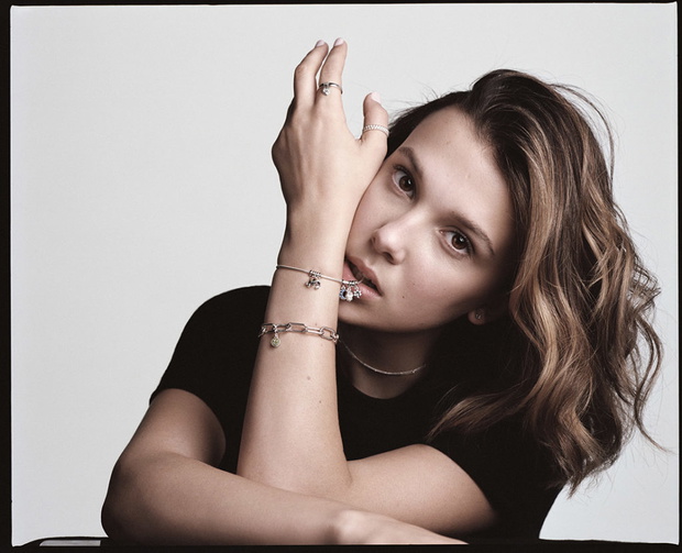 millie-bobby-brown-w-kampanii-pandora2-9af44fa