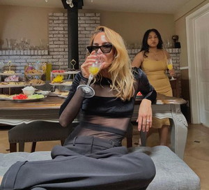 Sandra Heinrich Sauceda w body Undress Code