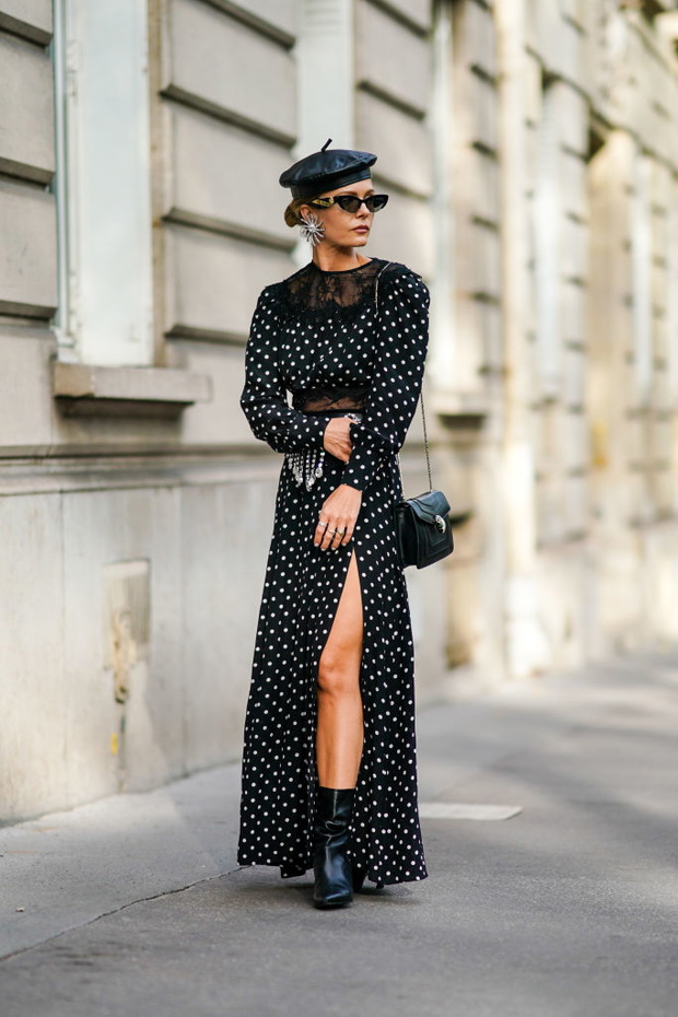 Street Style : Paris Fashion Week - Womenswear Spring Summer 2020