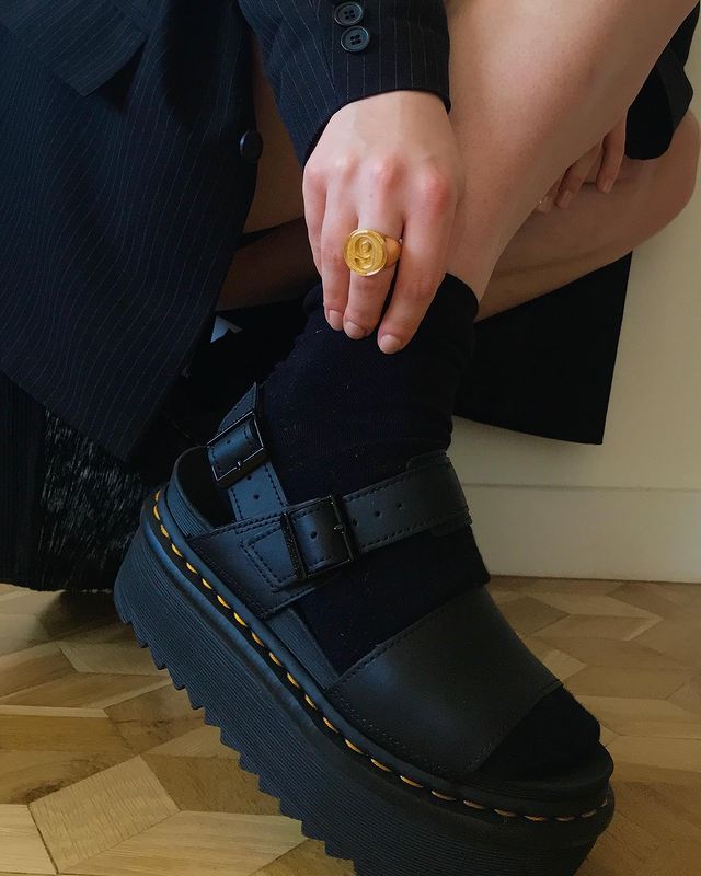 3 ninetiesowe trendy, które w 2021 roku kochamy równie mocno