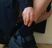 3 ninetiesowe trendy, które w 2021 roku kochamy równie mocno