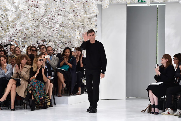 Raf Simons zamyka swoją markę po 27 latach. Projektant skasował już prawie wszystko na Instagramie